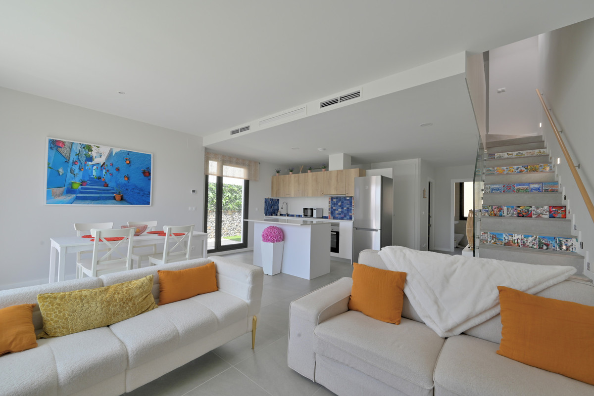 Se vende Pareada de 4 dormitorios en Costa Del Sol, Málaga, España