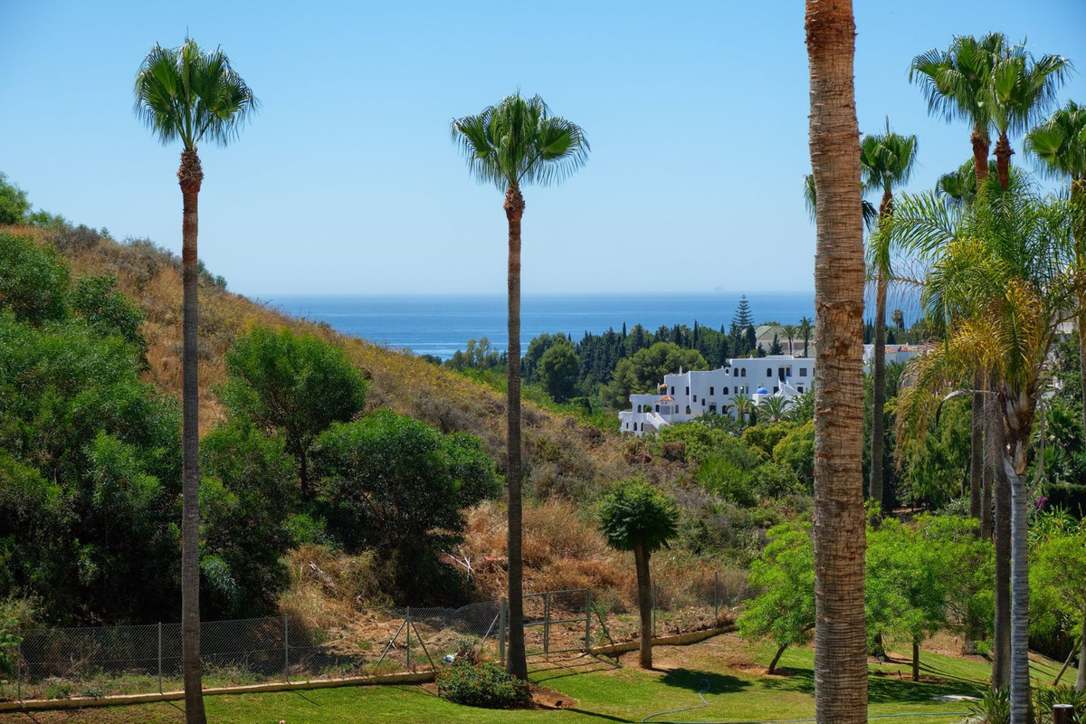 3 Bed Apartment for sale in The Golden Mile Costa Del Sol, Málaga, Spain