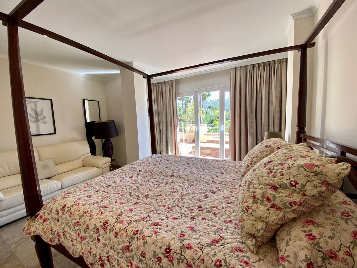 3 Bed Apartment for sale in The Golden Mile Costa Del Sol, Málaga, Spain