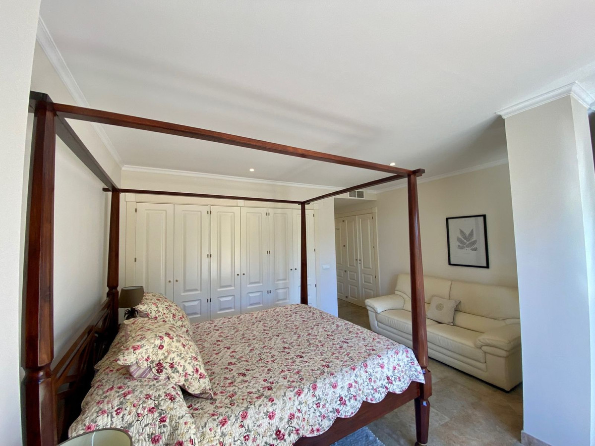3 Bed Apartment for sale in The Golden Mile Costa Del Sol, Málaga, Spain
