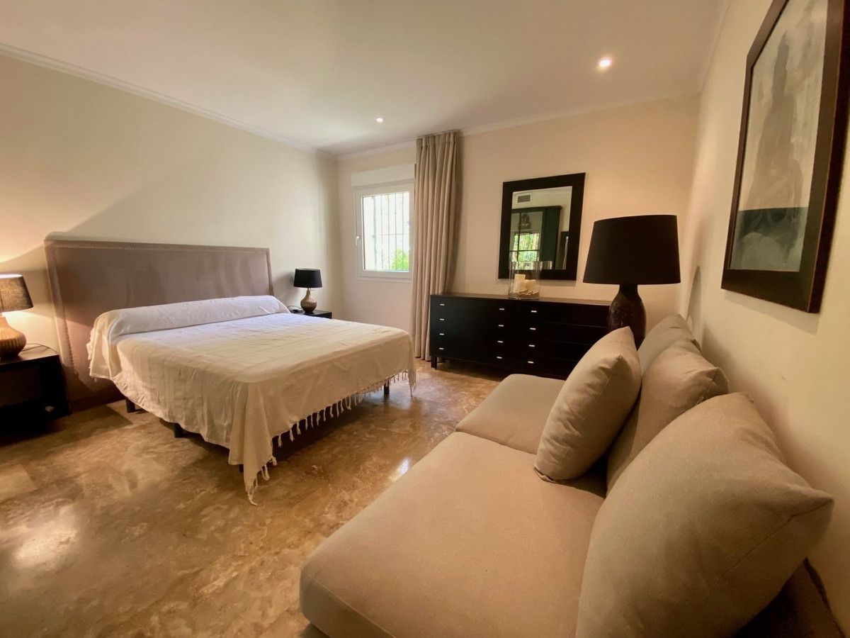 3 Bed Apartment for sale in The Golden Mile Costa Del Sol, Málaga, Spain