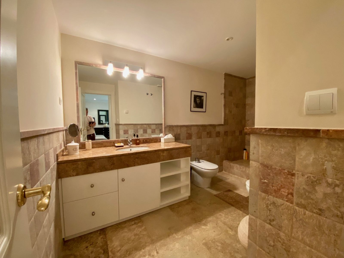 3 Bed Apartment for sale in The Golden Mile Costa Del Sol, Málaga, Spain