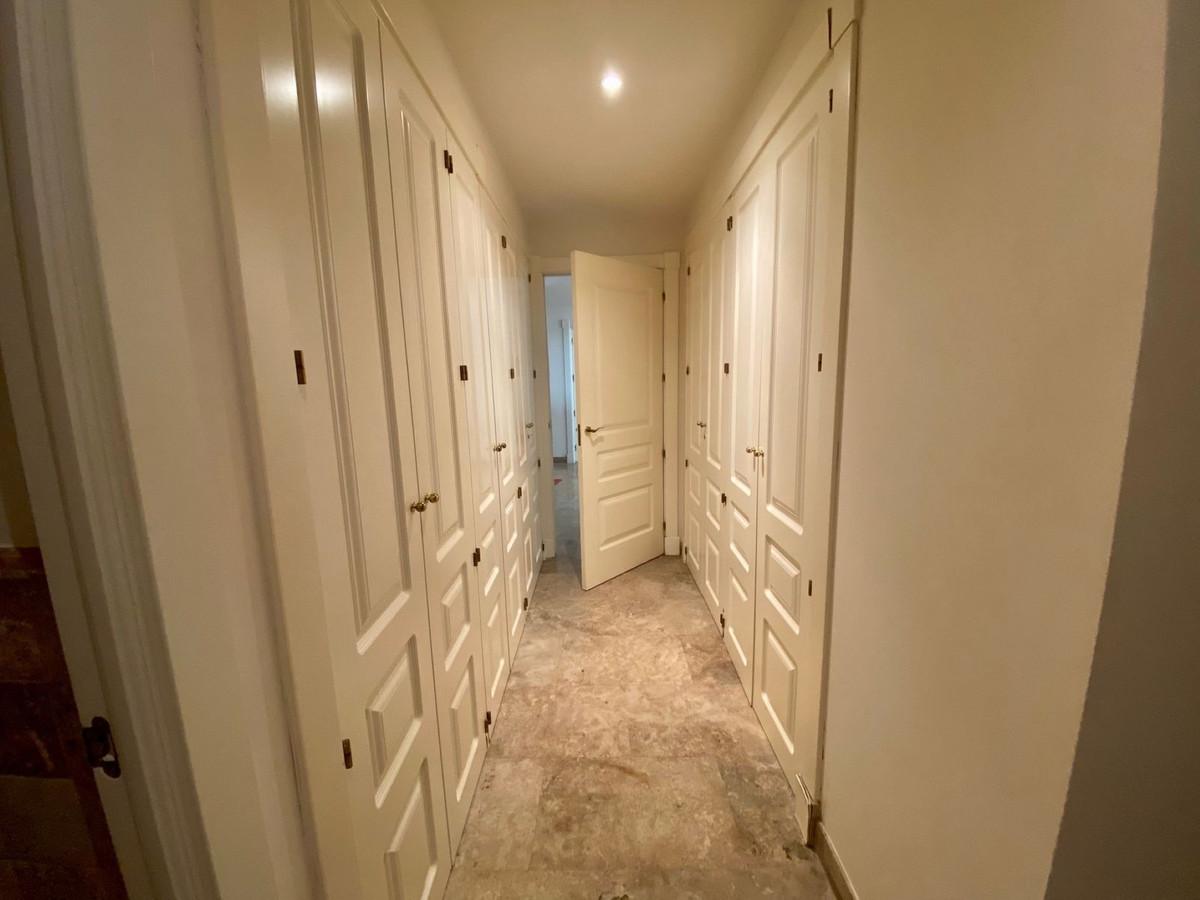 3 Bed Apartment for sale in The Golden Mile Costa Del Sol, Málaga, Spain