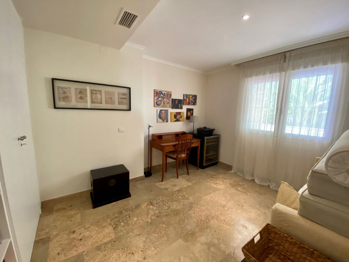3 Bed Apartment for sale in The Golden Mile Costa Del Sol, Málaga, Spain