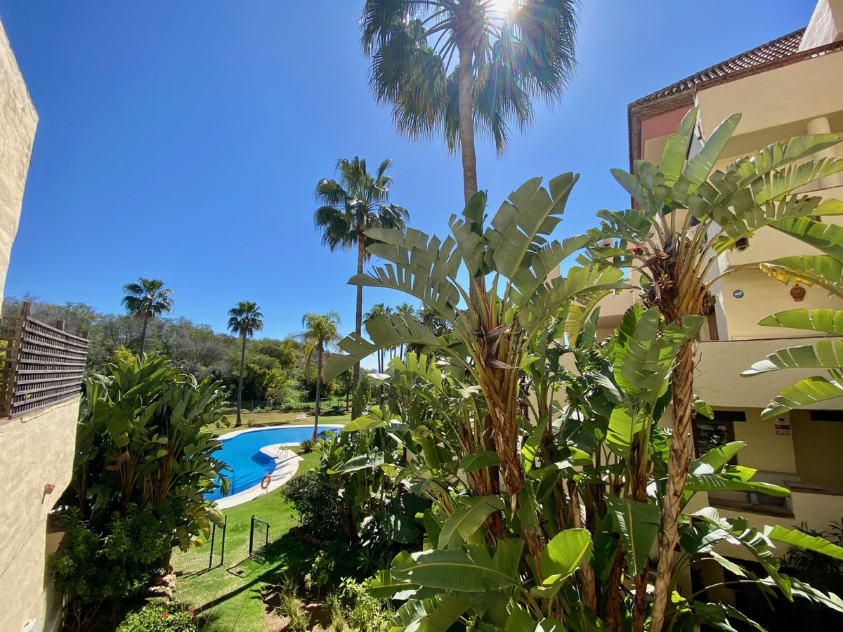 3 Bed Apartment for sale in The Golden Mile Costa Del Sol, Málaga, Spain