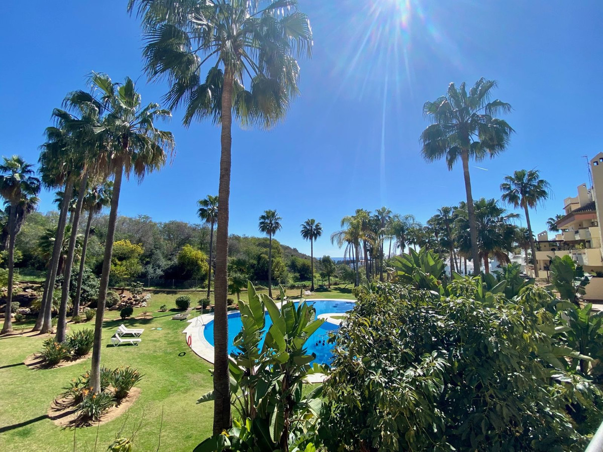 3 Bed Apartment for sale in The Golden Mile Costa Del Sol, Málaga, Spain