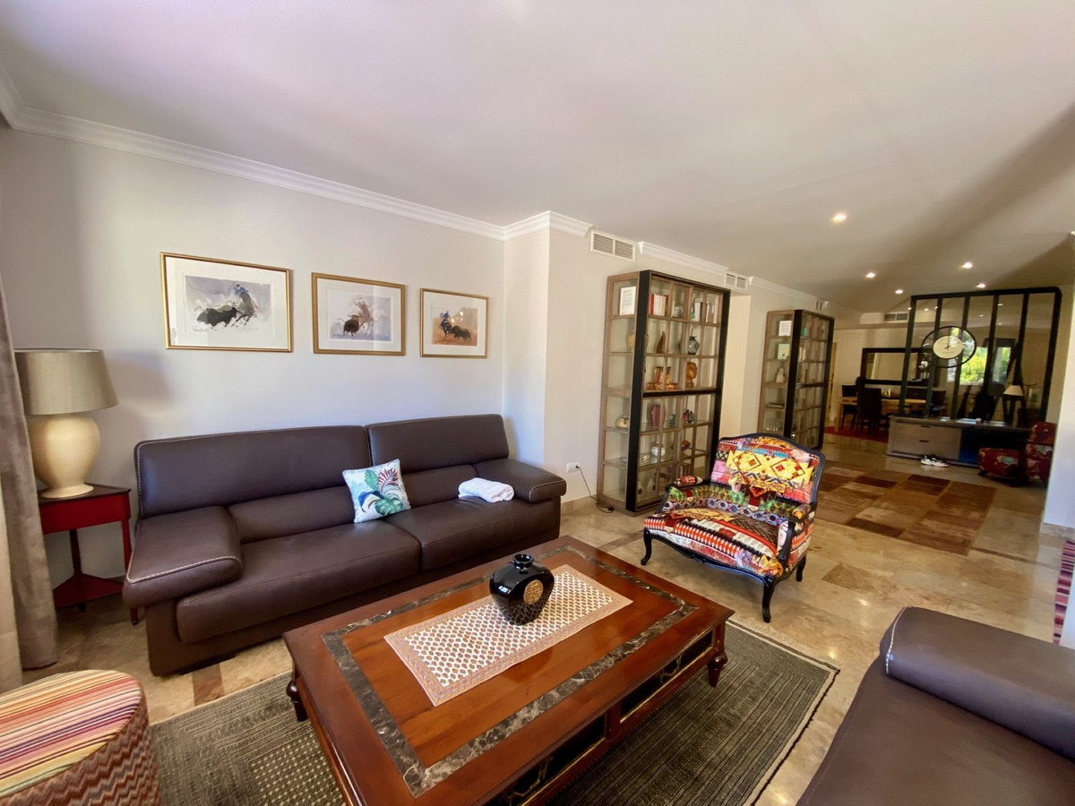 3 Bed Apartment for sale in The Golden Mile Costa Del Sol, Málaga, Spain