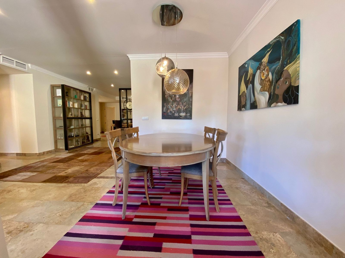 3 Bed Apartment for sale in The Golden Mile Costa Del Sol, Málaga, Spain