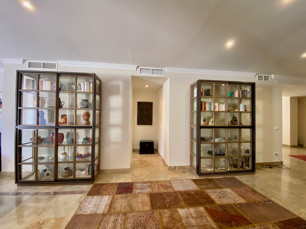 3 Bed Apartment for sale in The Golden Mile Costa Del Sol, Málaga, Spain