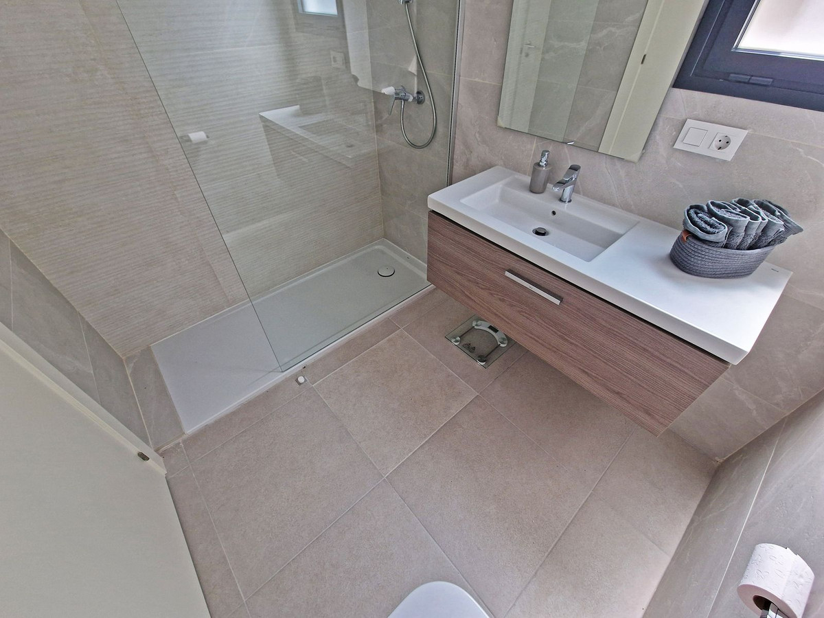 Se vende Apartamento Planta Baja de 2 dormitorios en Costa Del Sol, Málaga, España