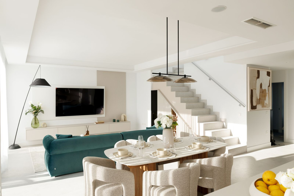 3 Bed Apartment for sale in Marbella Costa Del Sol, Málaga, Spain