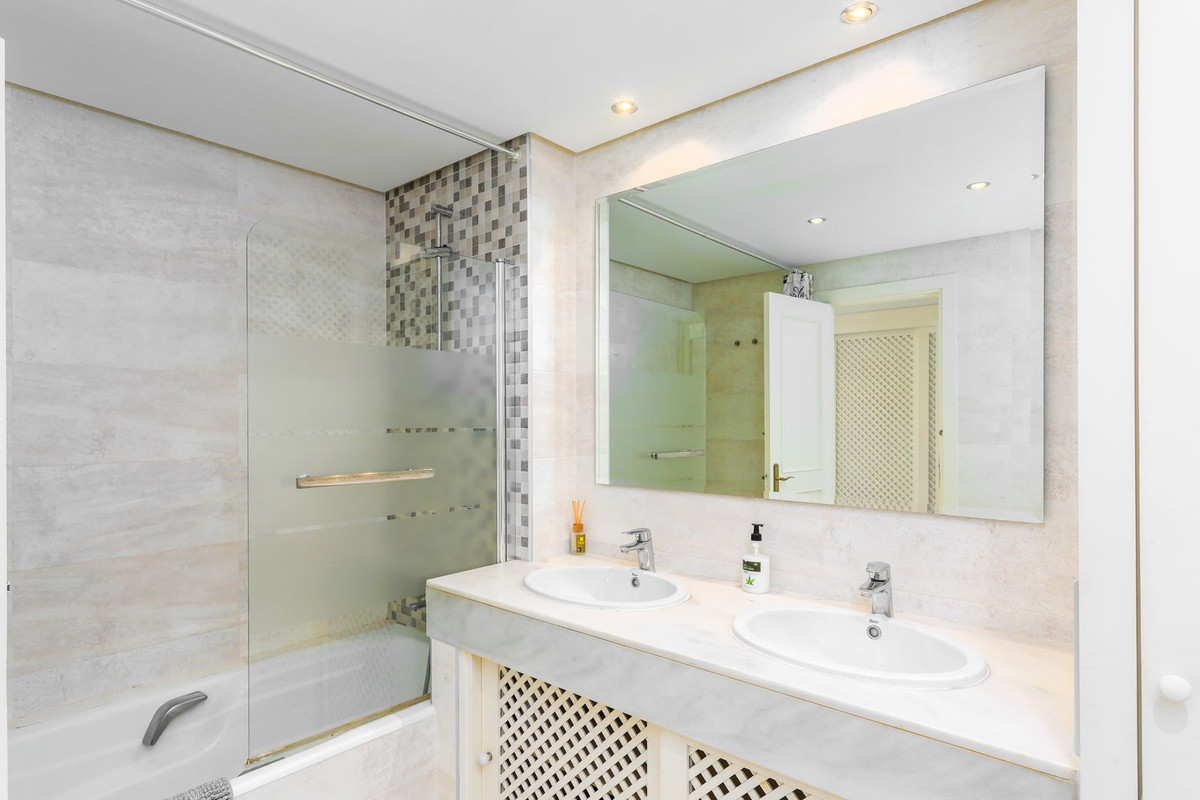 2 Bed Apartment for sale in Benalmadena Costa Costa Del Sol, Málaga, Spain