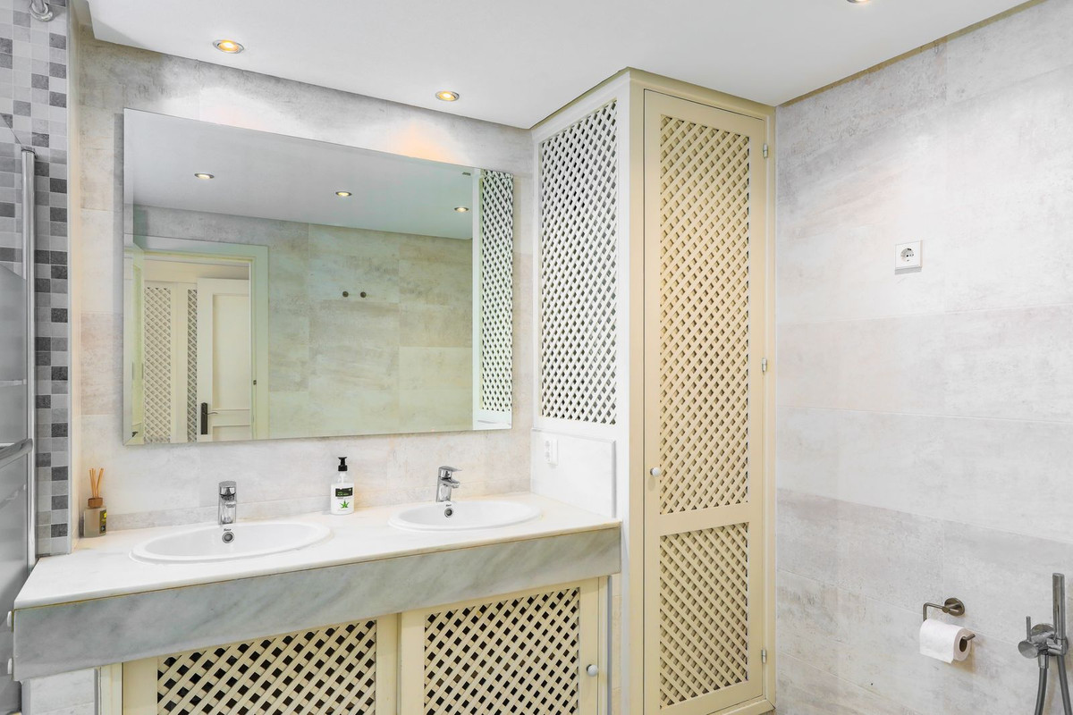 2 Bed Apartment for sale in Benalmadena Costa Costa Del Sol, Málaga, Spain