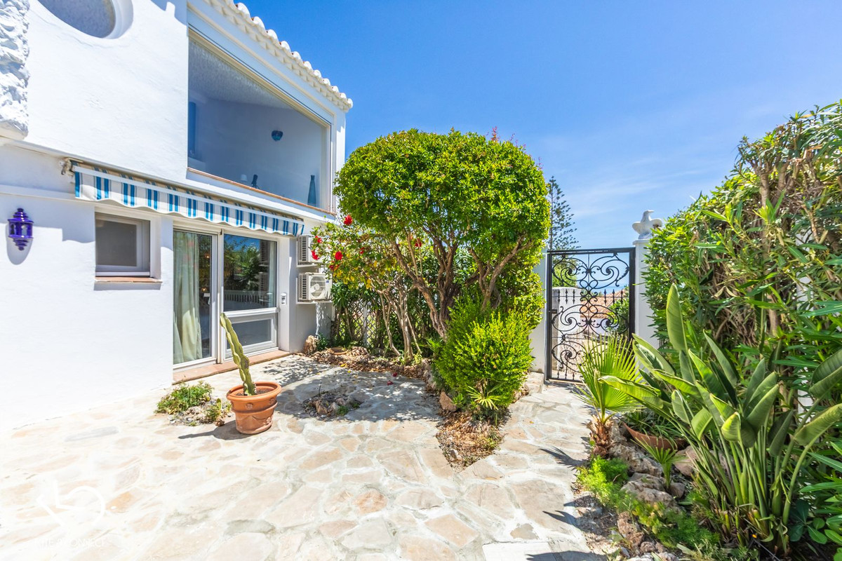 Se vende Villa - Chalet de 3 dormitorios en Costa Del Sol, Málaga, España
