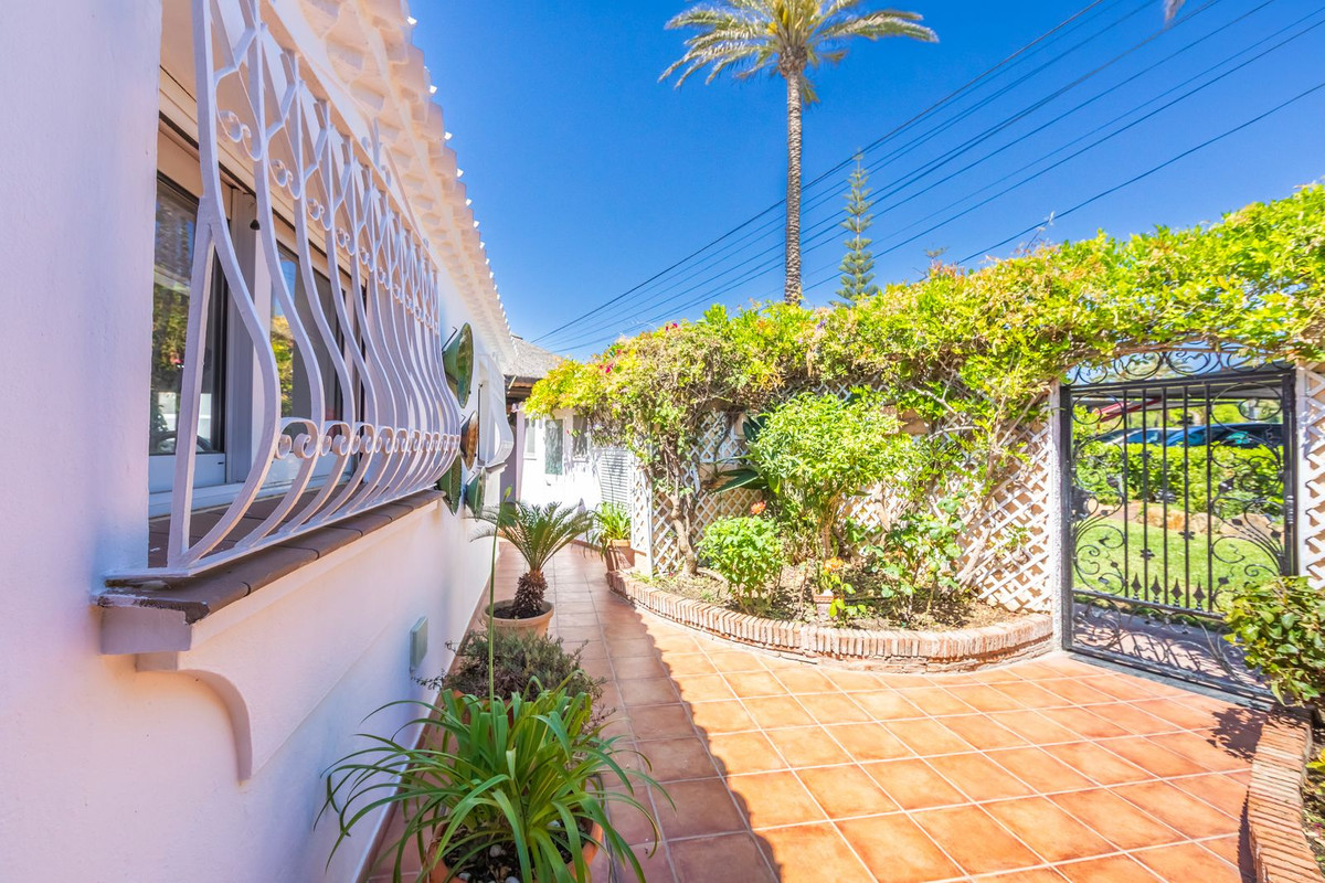 Se vende Villa - Chalet de 3 dormitorios en Costa Del Sol, Málaga, España