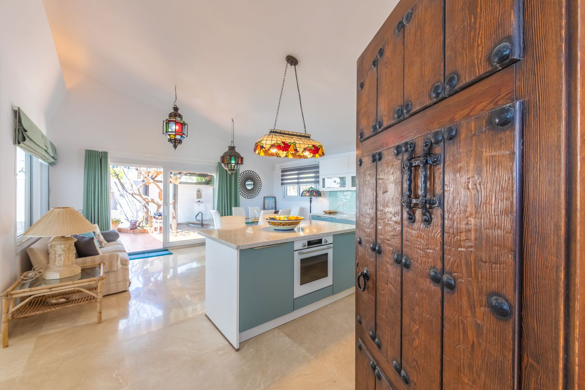 Se vende Villa - Chalet de 3 dormitorios en Costa Del Sol, Málaga, España