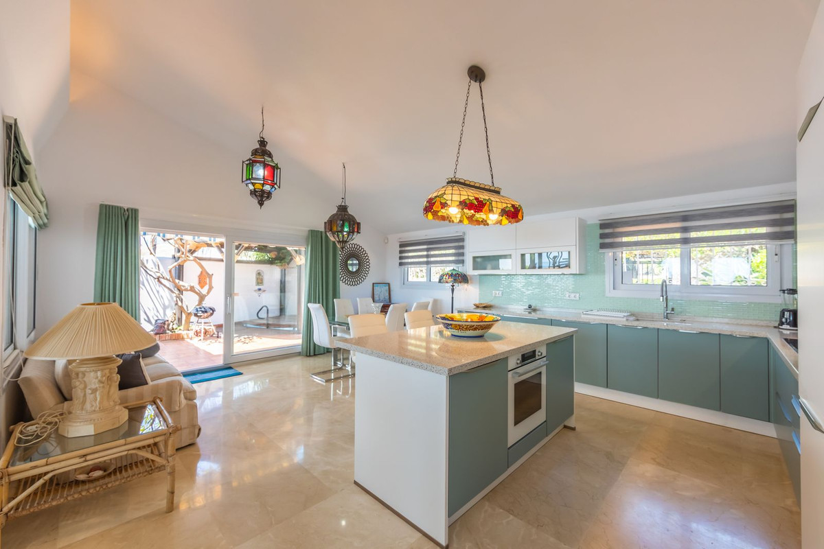 Se vende Villa - Chalet de 3 dormitorios en Costa Del Sol, Málaga, España