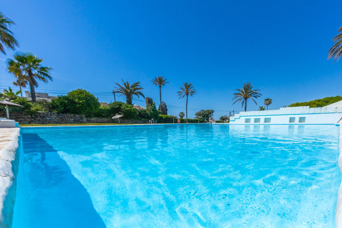 Se vende Villa - Chalet de 3 dormitorios en Costa Del Sol, Málaga, España