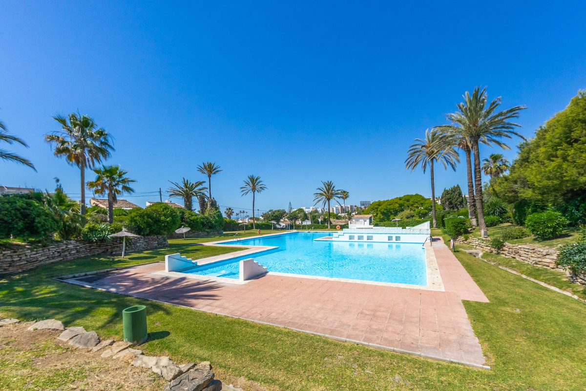 Se vende Villa - Chalet de 3 dormitorios en Costa Del Sol, Málaga, España