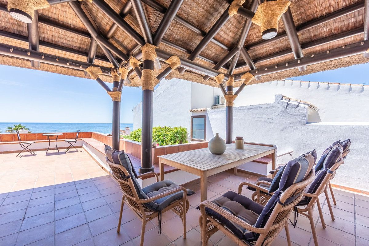 Se vende Villa - Chalet de 3 dormitorios en Costa Del Sol, Málaga, España
