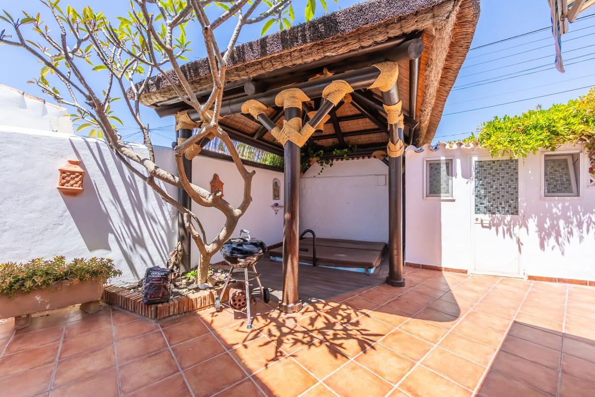 Se vende Villa - Chalet de 3 dormitorios en Costa Del Sol, Málaga, España