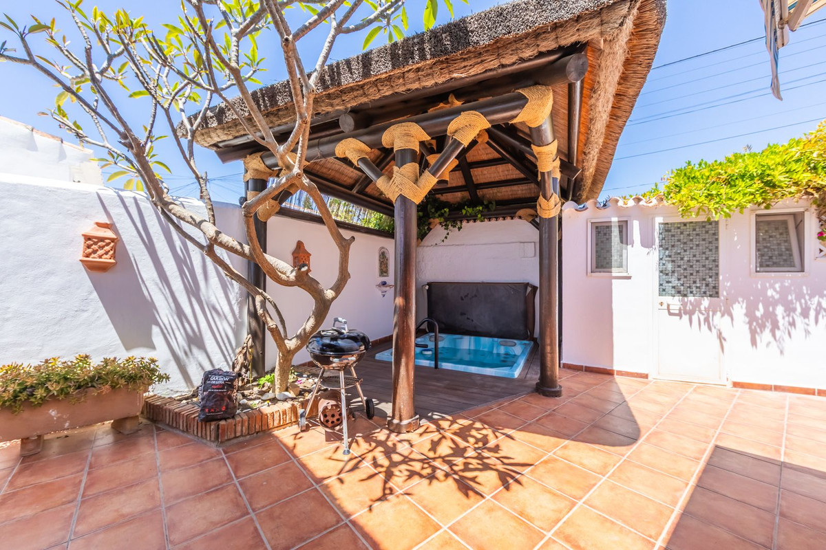 Se vende Villa - Chalet de 3 dormitorios en Costa Del Sol, Málaga, España