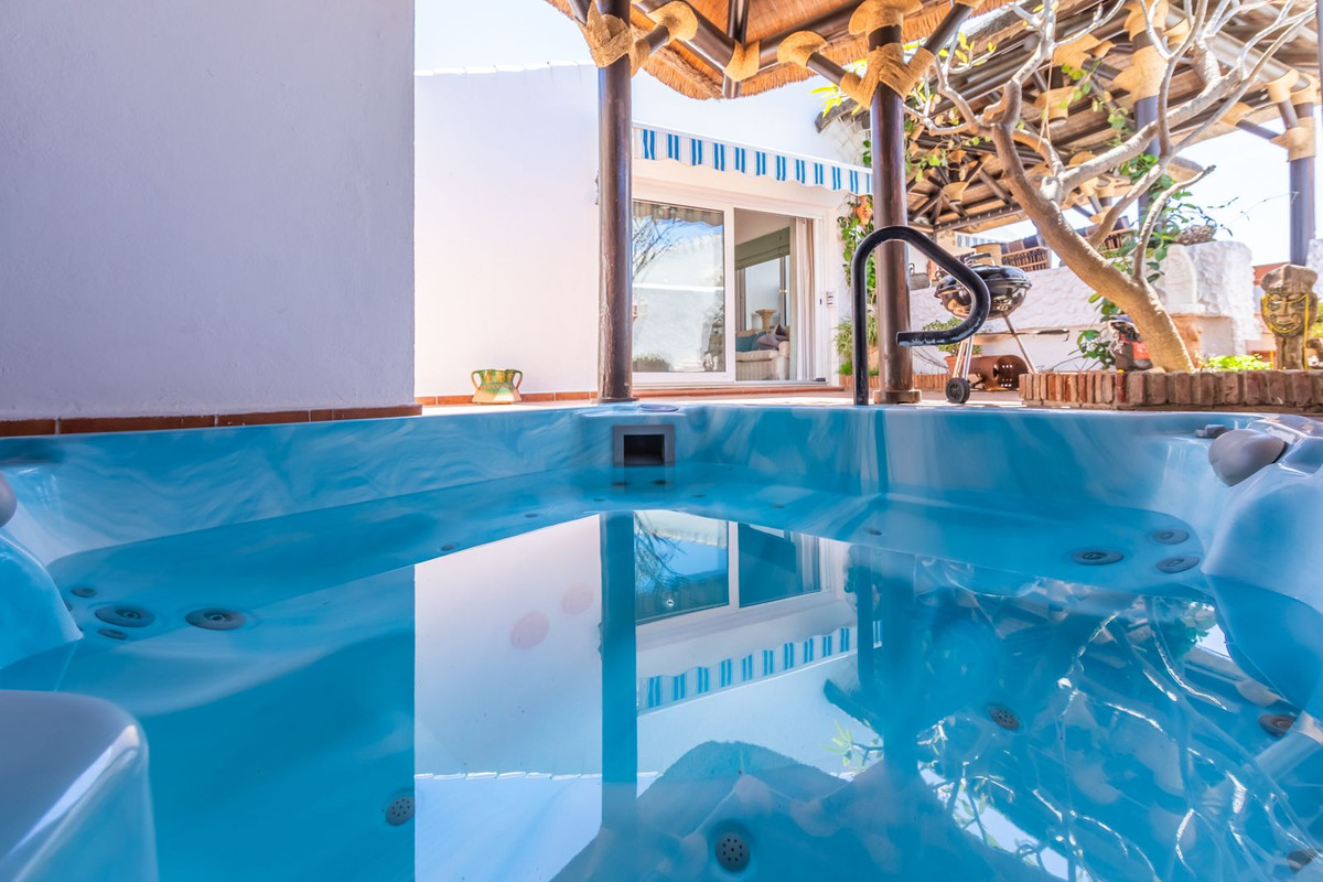 Se vende Villa - Chalet de 3 dormitorios en Costa Del Sol, Málaga, España