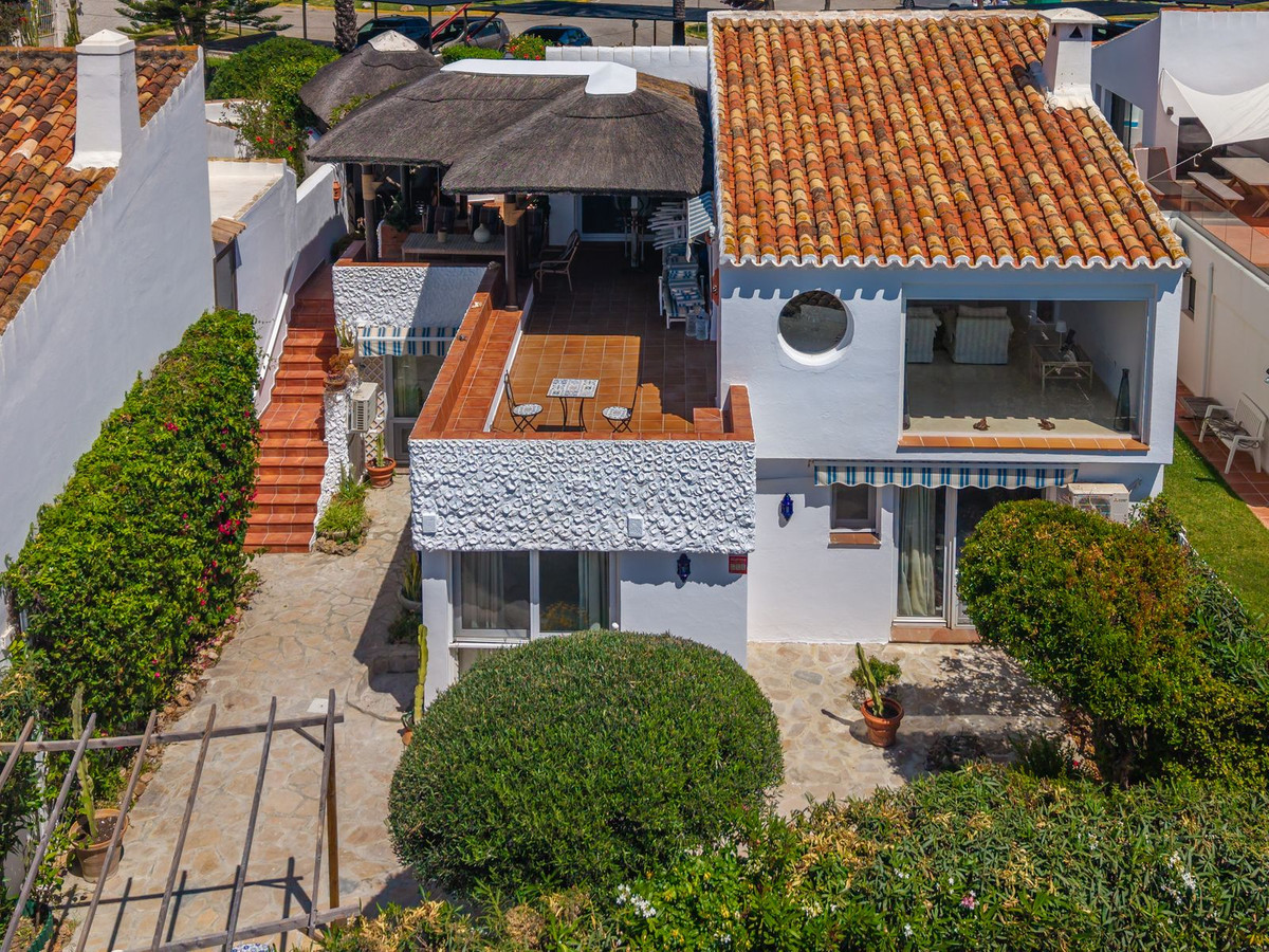 Se vende Villa - Chalet de 3 dormitorios en Costa Del Sol, Málaga, España