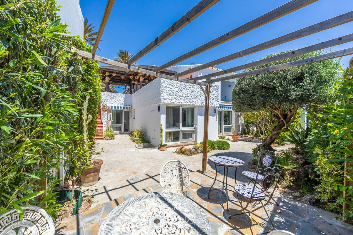 Se vende Villa - Chalet de 3 dormitorios en Costa Del Sol, Málaga, España