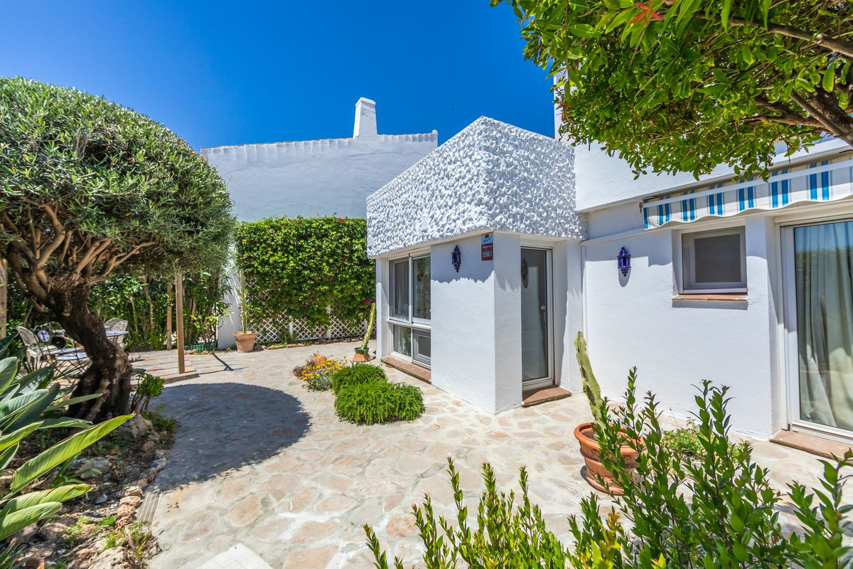 Se vende Villa - Chalet de 3 dormitorios en Costa Del Sol, Málaga, España