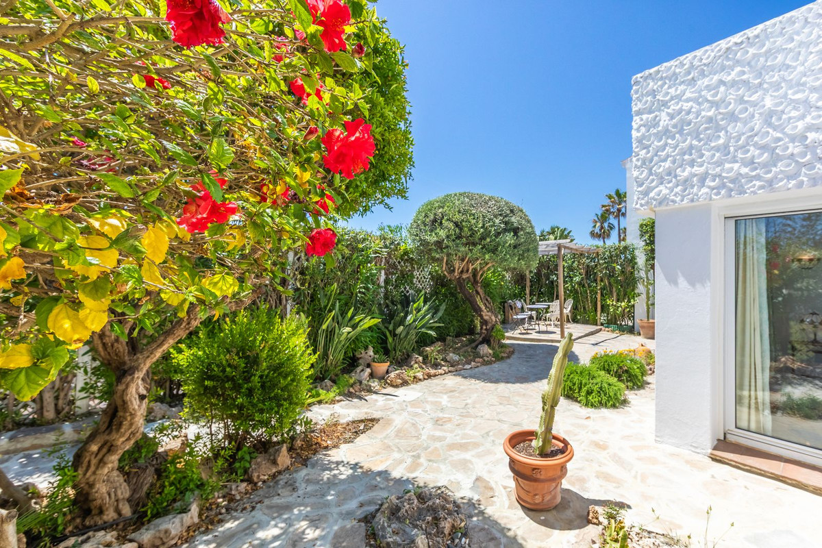 Se vende Villa - Chalet de 3 dormitorios en Costa Del Sol, Málaga, España