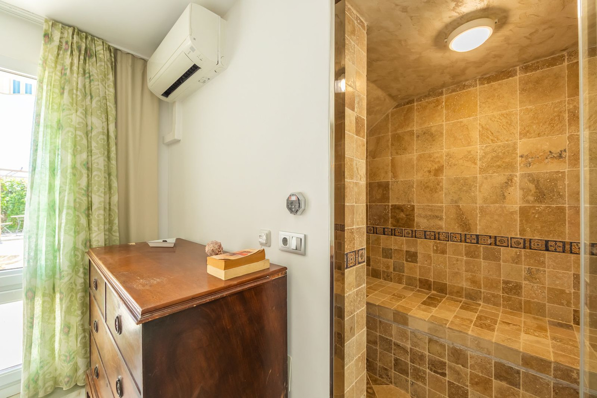 Se vende Villa - Chalet de 3 dormitorios en Costa Del Sol, Málaga, España