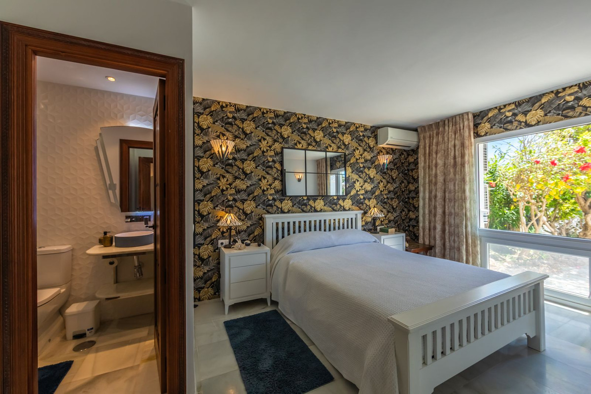 Se vende Villa - Chalet de 3 dormitorios en Costa Del Sol, Málaga, España