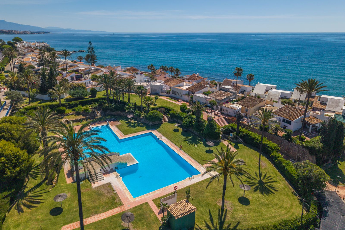 Se vende Villa - Chalet de 3 dormitorios en Costa Del Sol, Málaga, España