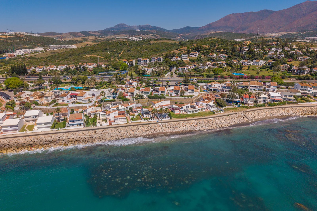 Se vende Villa - Chalet de 3 dormitorios en Costa Del Sol, Málaga, España