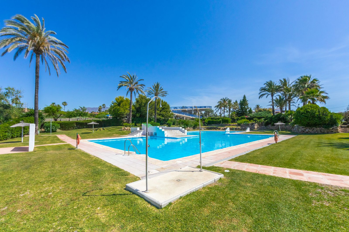 Se vende Villa - Chalet de 3 dormitorios en Costa Del Sol, Málaga, España
