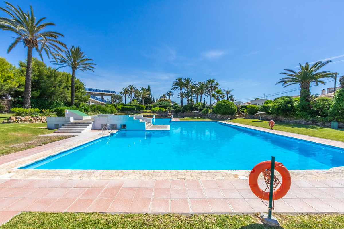 Se vende Villa - Chalet de 3 dormitorios en Costa Del Sol, Málaga, España