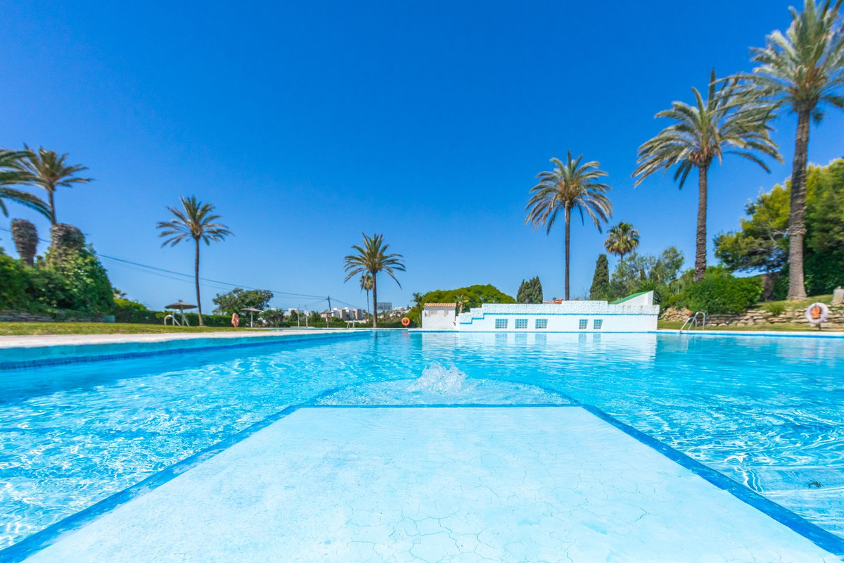 Se vende Villa - Chalet de 3 dormitorios en Costa Del Sol, Málaga, España
