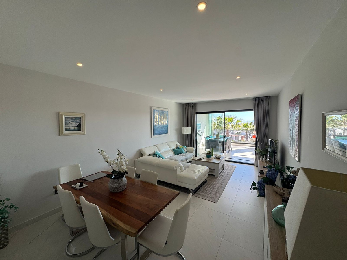 4 Bed Apartment for sale in Estepona Costa Del Sol, Málaga, Spain