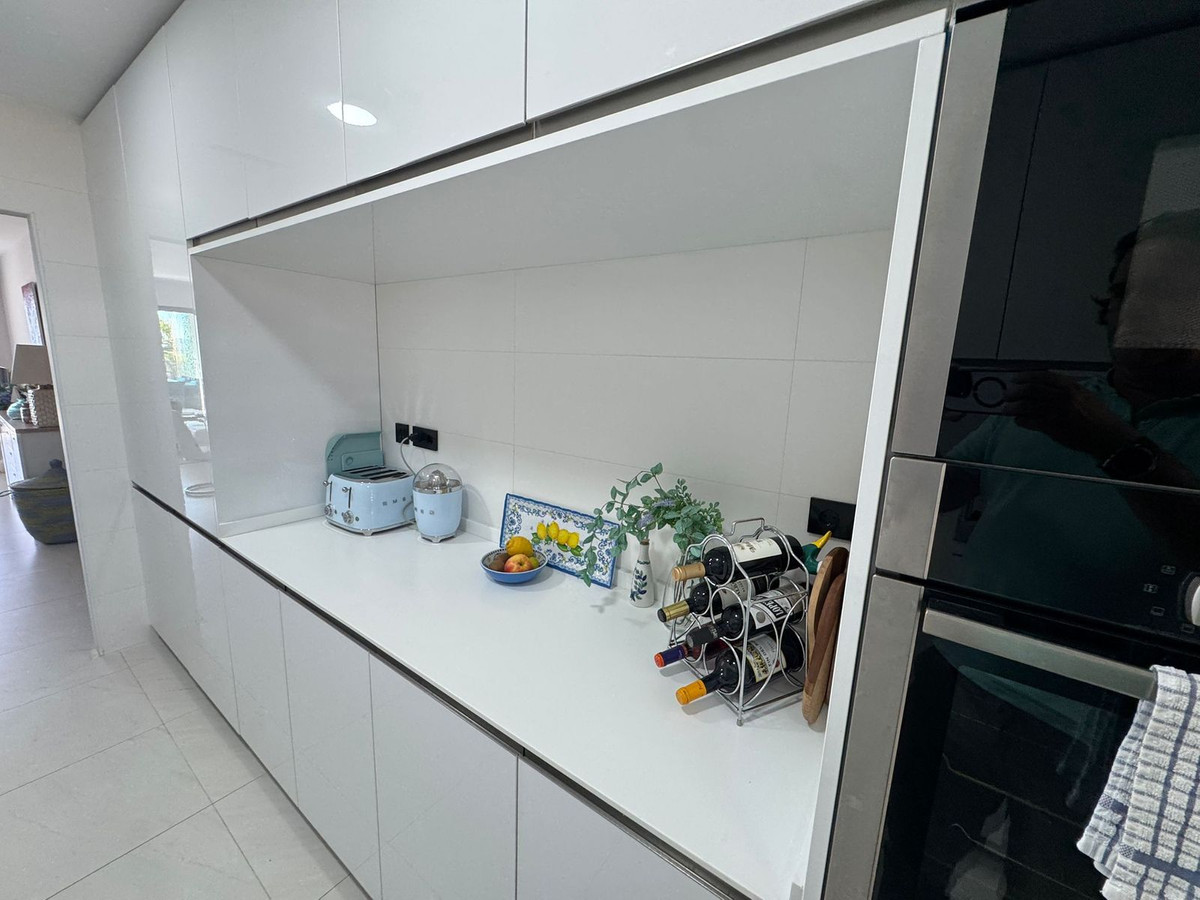 4 Bed Apartment for sale in Estepona Costa Del Sol, Málaga, Spain