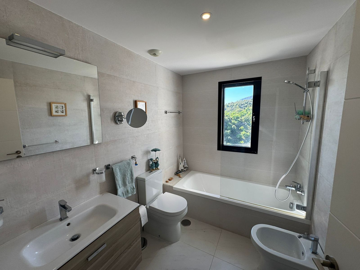 4 Bed Apartment for sale in Estepona Costa Del Sol, Málaga, Spain