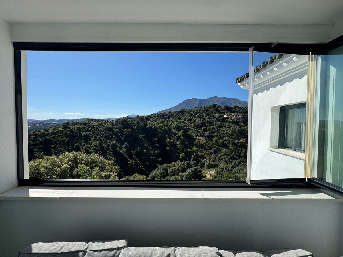 4 Bed Apartment for sale in Estepona Costa Del Sol, Málaga, Spain