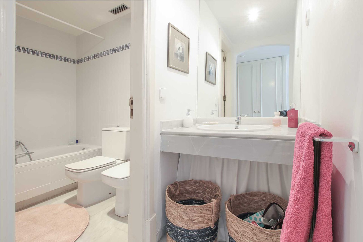 Se vende Apartamento Planta Baja de 2 dormitorios en Costa Del Sol, Málaga, España