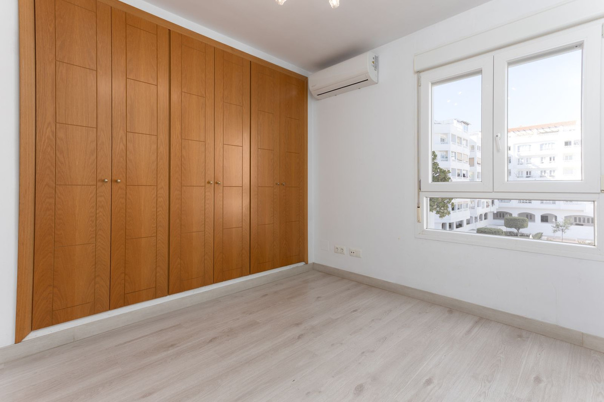 3 Bed Apartment for sale in La Campana Costa Del Sol, Málaga, Spain