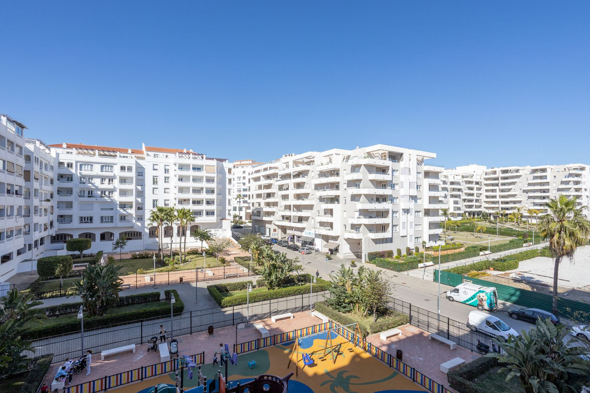 3 Bed Apartment for sale in La Campana Costa Del Sol, Málaga, Spain