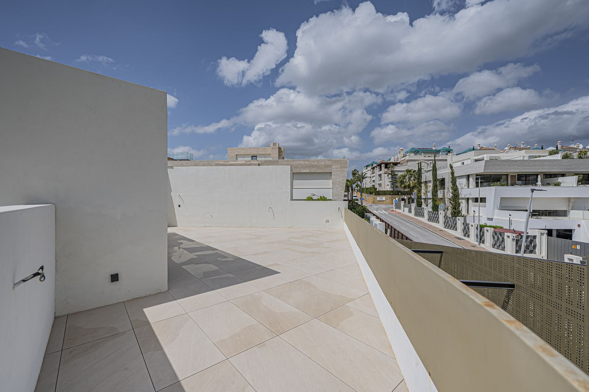 1 Bed Apartment for sale in The Golden Mile Costa Del Sol, Málaga, Spain