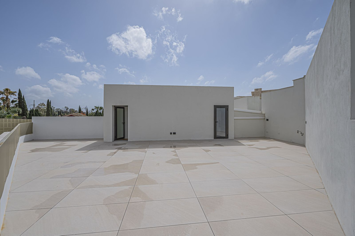 1 Bed Apartment for sale in The Golden Mile Costa Del Sol, Málaga, Spain