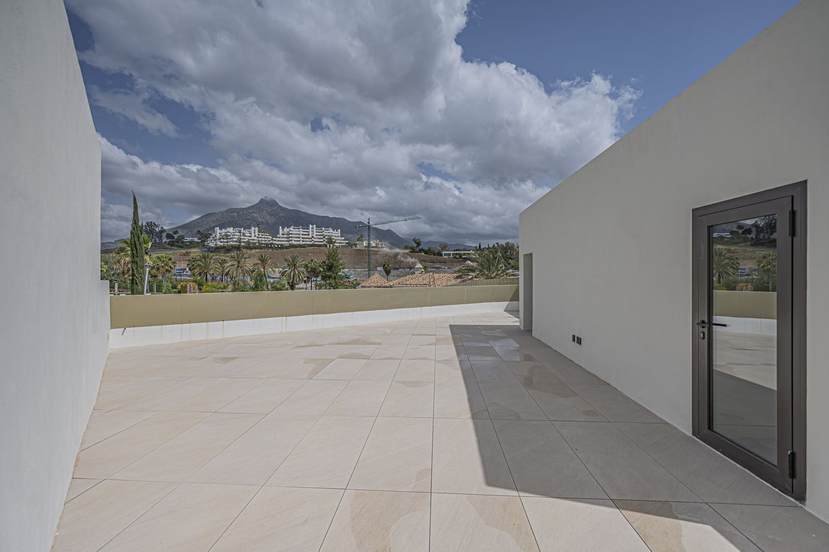1 Bed Apartment for sale in The Golden Mile Costa Del Sol, Málaga, Spain