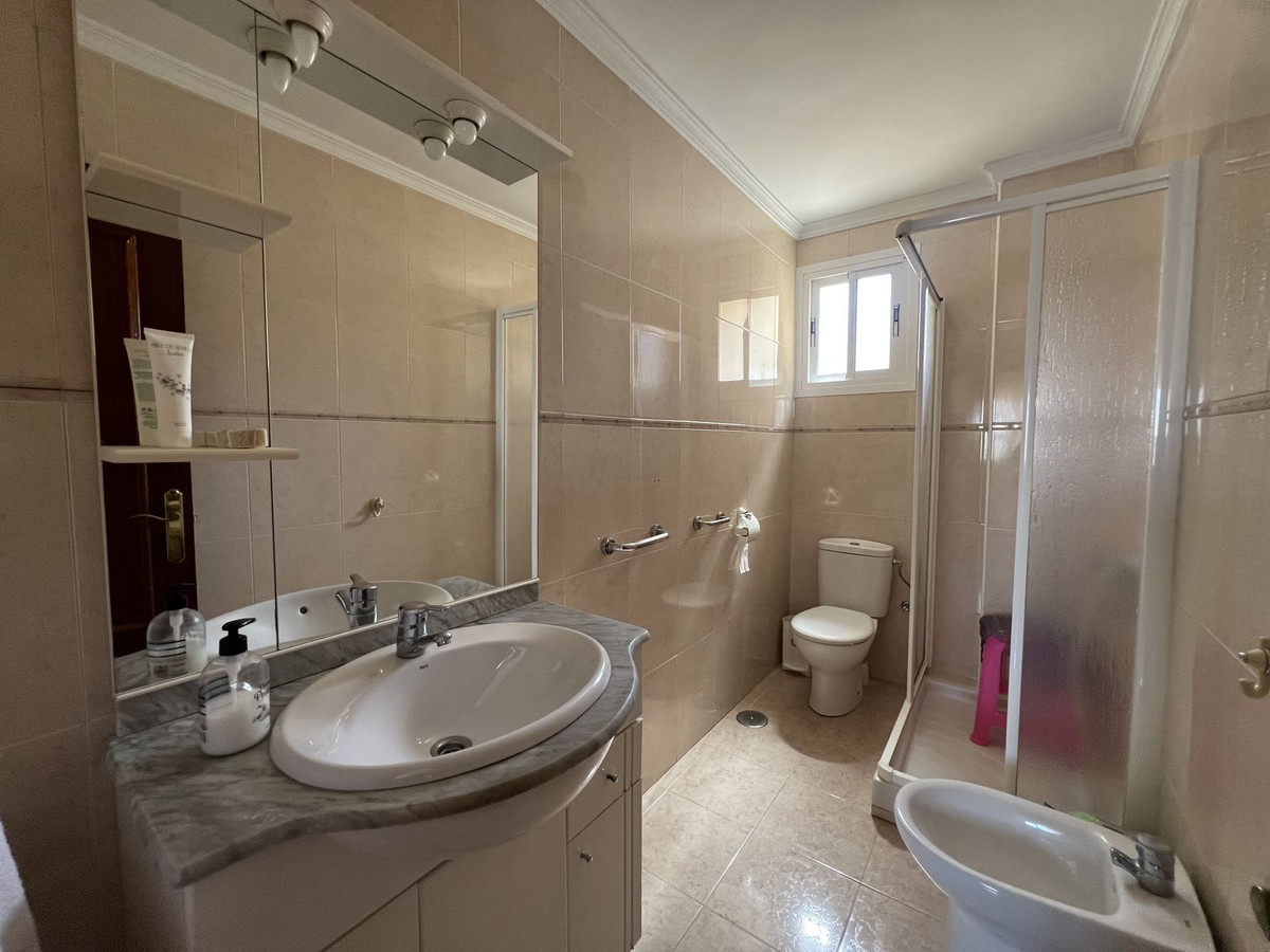 Se vende Apartamento en Planta Última de 3 dormitorios en Costa Del Sol, Málaga, España