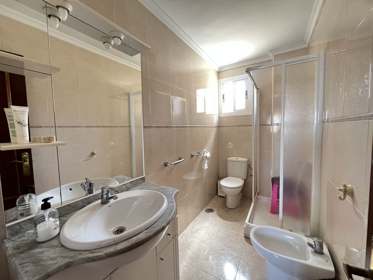 Se vende Apartamento en Planta Última de 3 dormitorios en Costa Del Sol, Málaga, España
